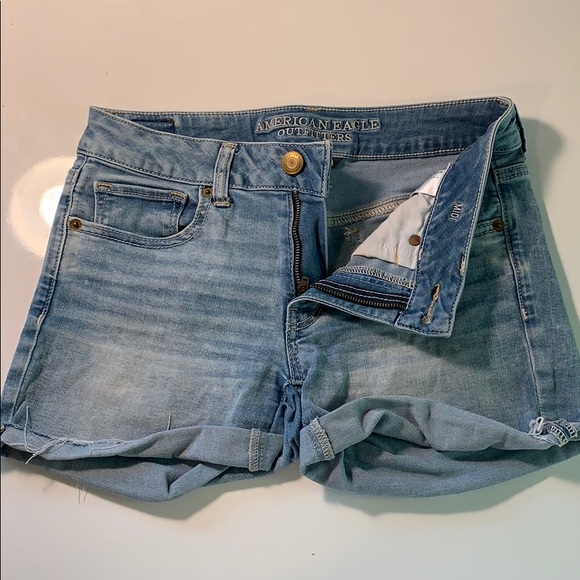 Super super stretch light wash denim shorts